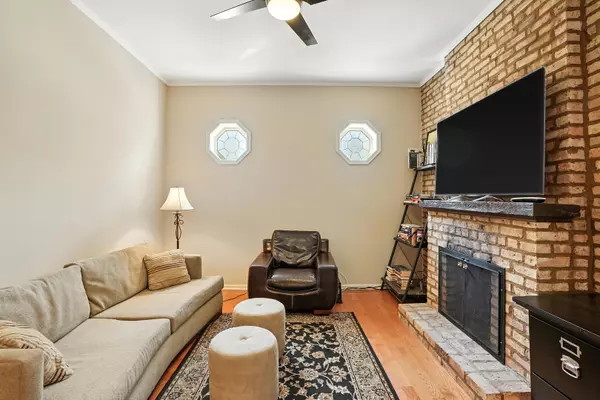 Chicago, IL 60613,1431 W Cuyler Avenue #1S