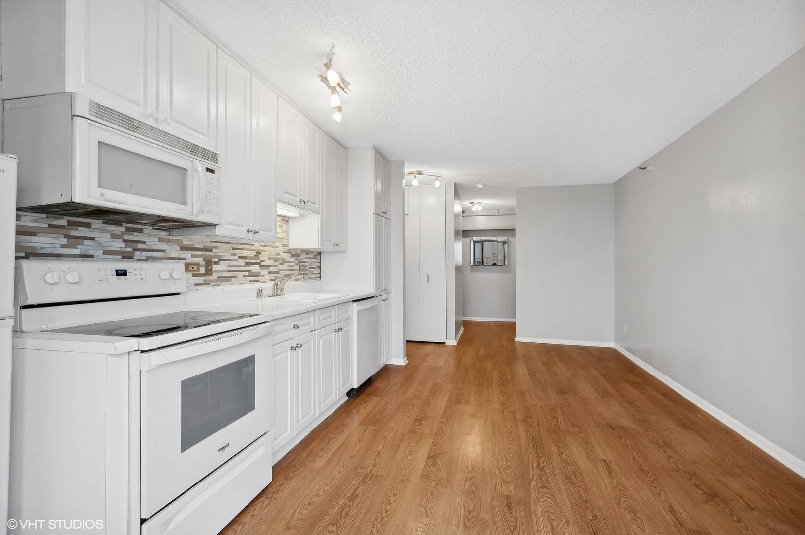 Chicago, IL 60610,111 W MAPLE Street #812
