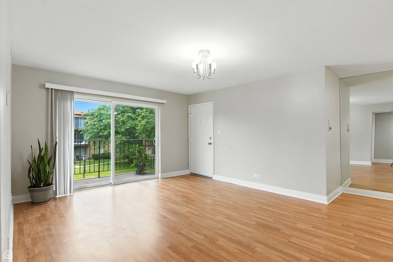 Des Plaines, IL 60016,9463 Bay Colony Drive #2S