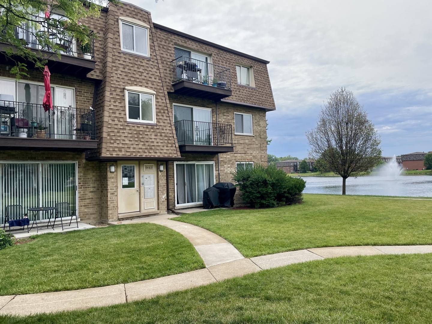 9463 Bay Colony Drive #2S, Des Plaines, IL 60016