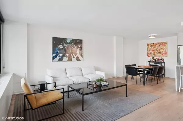 Chicago, IL 60610,1555 N Sandburg Terrace #203K