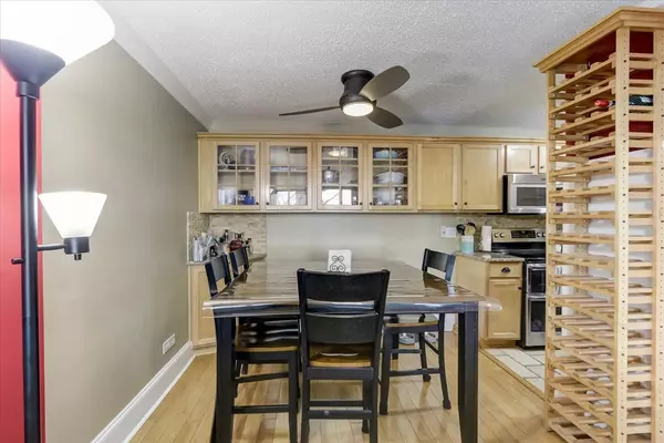 Bensenville, IL 60106,1043 S YORK Road #207