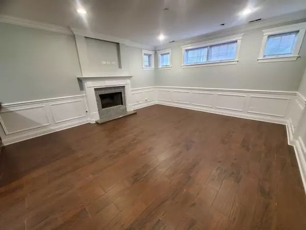Chicago, IL 60645,2116 W Arthur Avenue #1