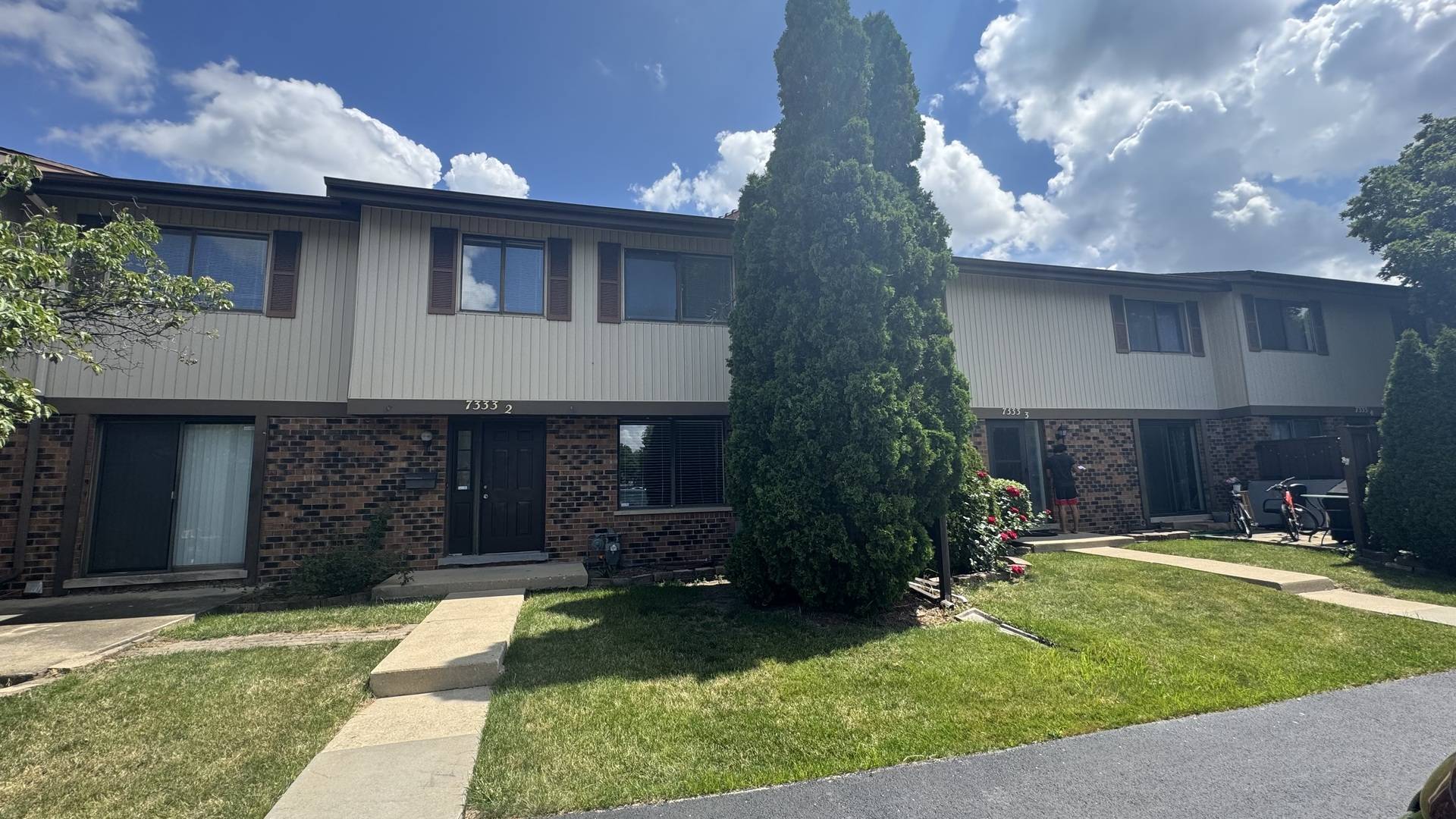 7333 Winthrop Way #2, Downers Grove, IL 60516