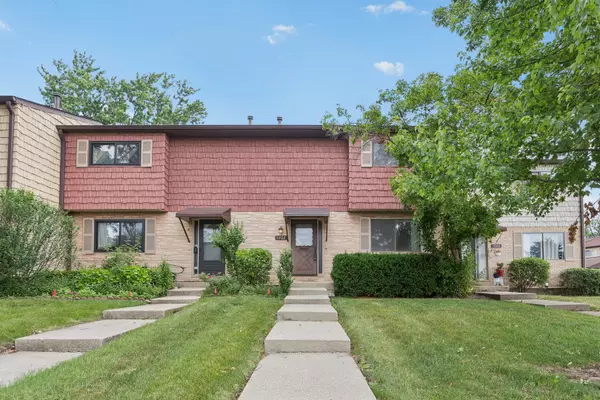 1702 Lakeview Drive,  Wheeling,  IL 60090