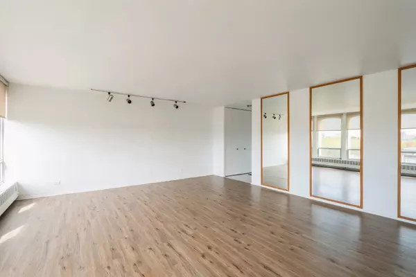 Chicago, IL 60637,1450 E 55th Place #630S