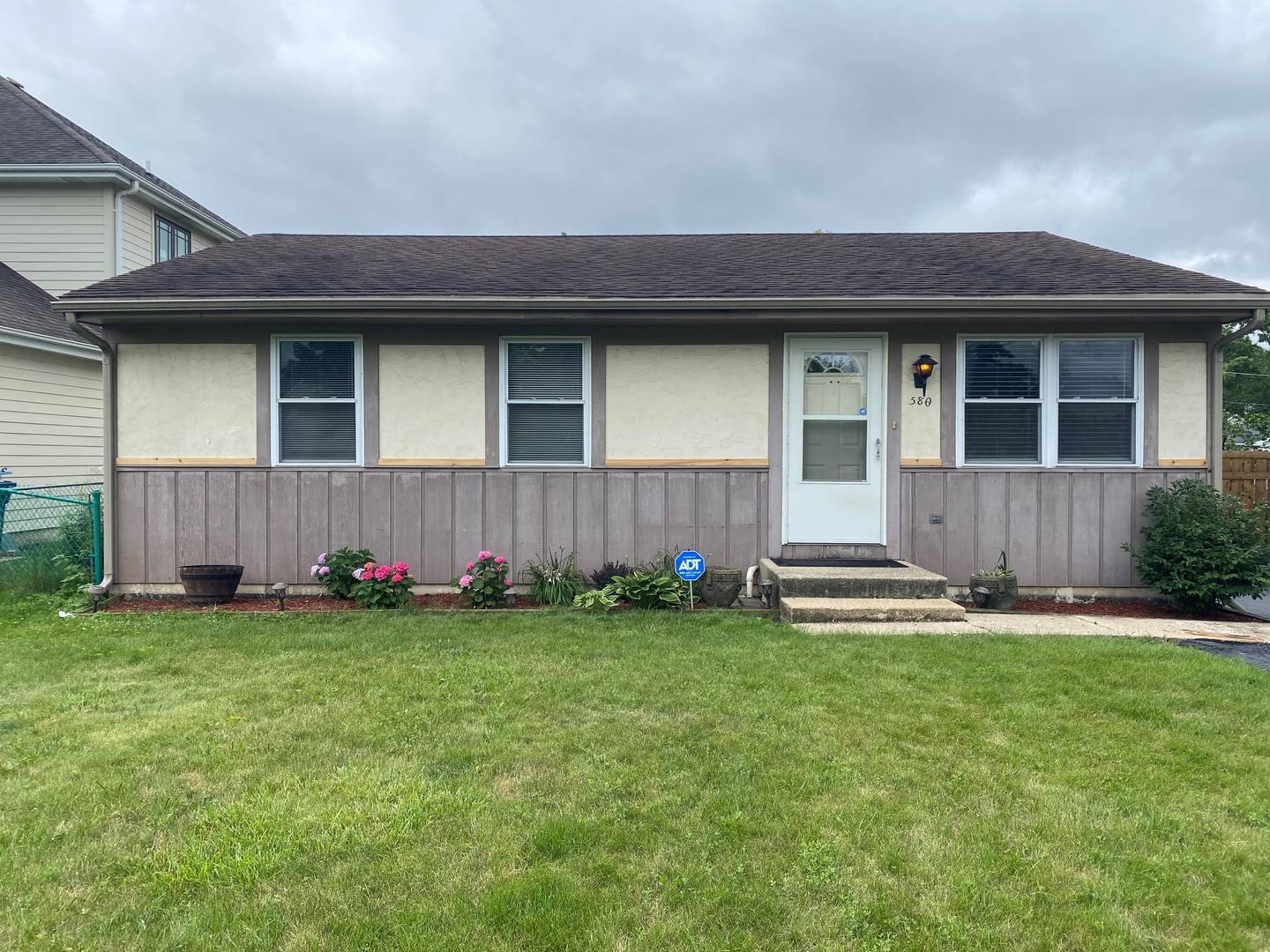 580 W Comstock Avenue, Elmhurst, IL 60126