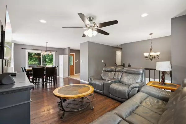 Glendale Heights, IL 60139,492 Winthrop Avenue