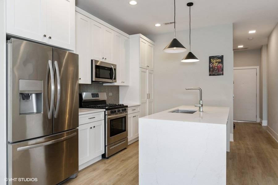Chicago, IL 60613,1924 W Byron Street #302