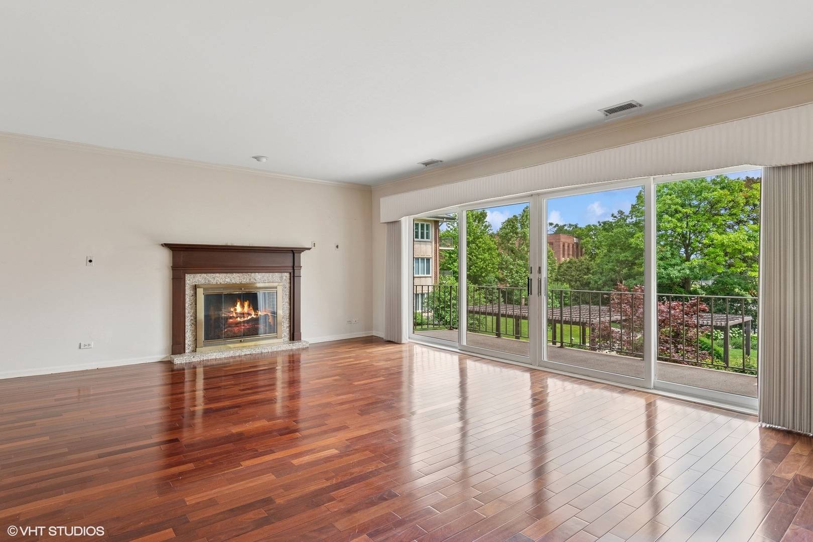 Oak Brook, IL 60523,6 Oak Brook Club Drive #K202