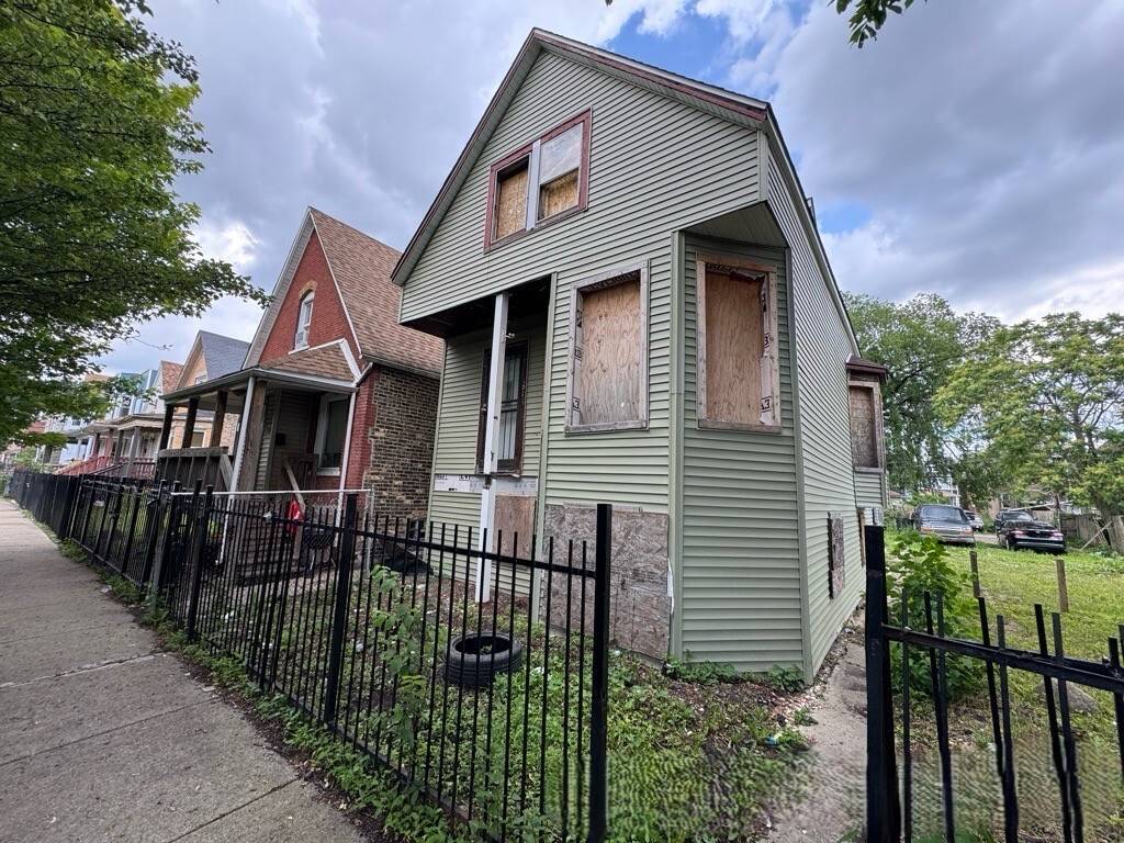 Chicago, IL 60644,421 N Leclaire Avenue