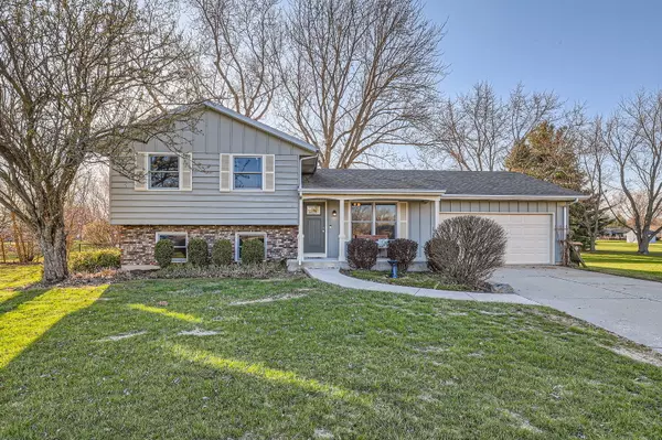 Yorkville, IL 60560,216 Dickson Court