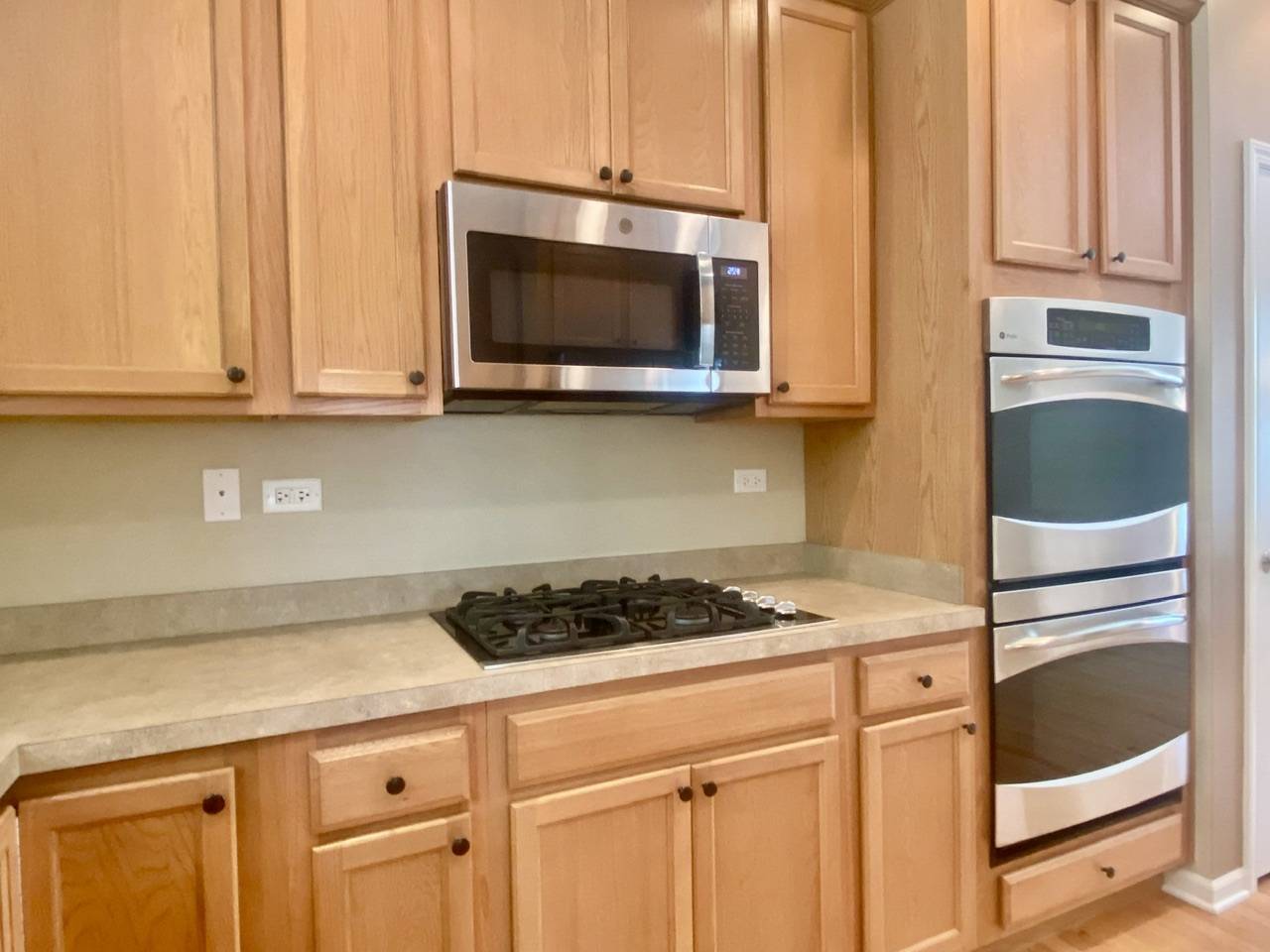 Oswego, IL 60543,826 Bohannon Circle