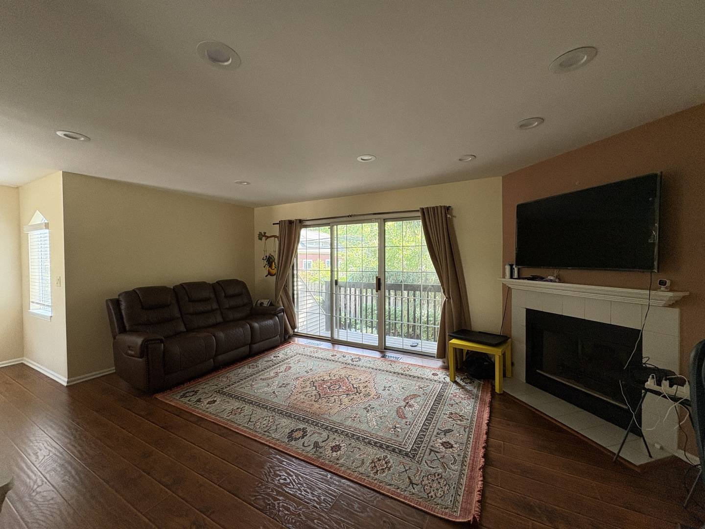 Palatine, IL 60067,218 E Parallel Street #5A