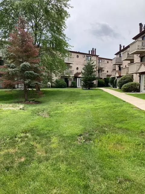 Palatine, IL 60067,442 E OSAGE Lane #3A