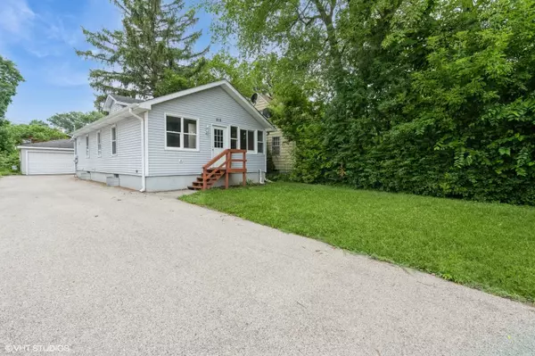 215 Glenwood Drive, Round Lake Beach, IL 60073