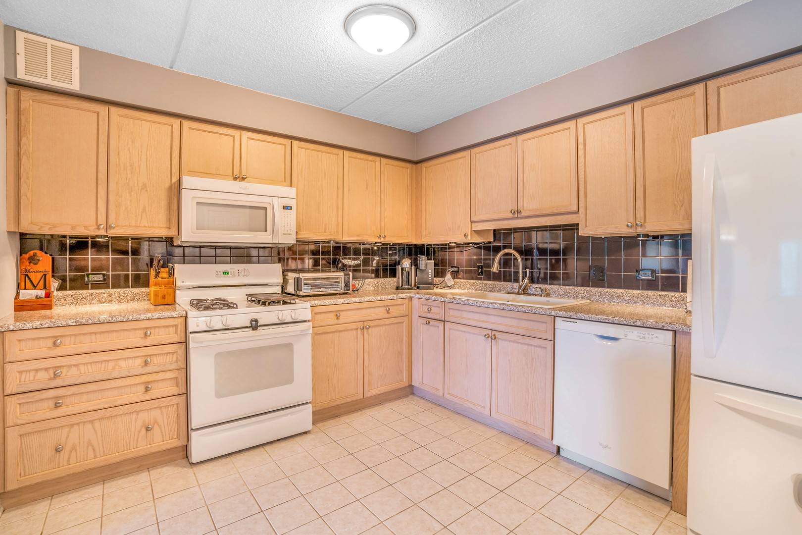Niles, IL 60714,6807 N MILWAUKEE Avenue #411