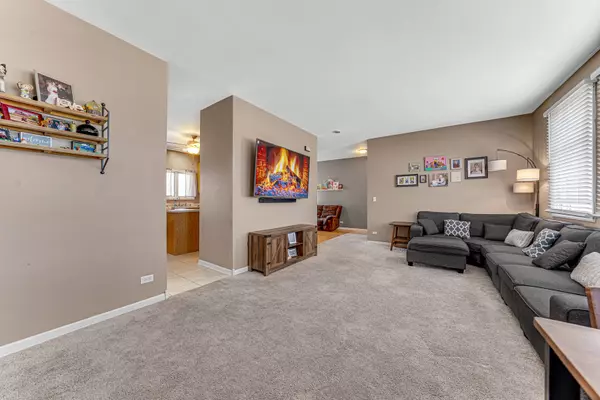 Lakewood, IL 60014,9163 Falcon Greens Drive
