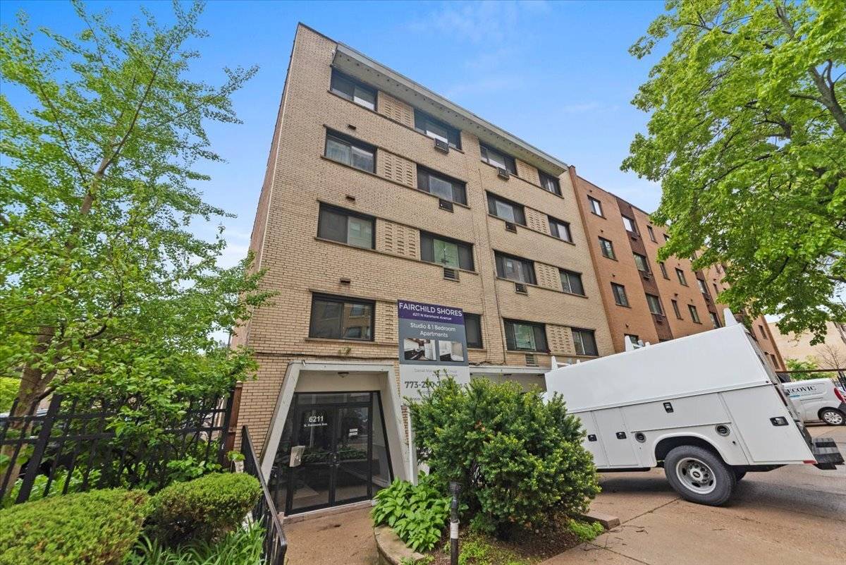 6211 N Kenmore Avenue #205, Chicago, IL 60660