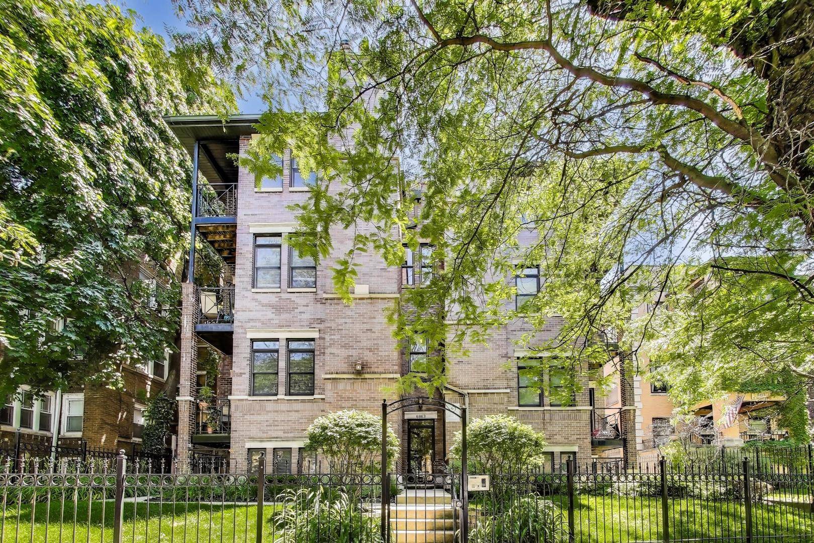 6963 N Sheridan Road #3N, Chicago, IL 60626