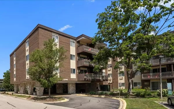 1321 S Finley Road #108, Lombard, IL 60148
