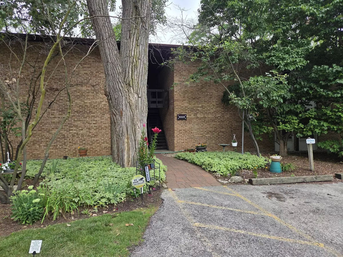 Lisle, IL 60532,5522 E Lake Drive #B