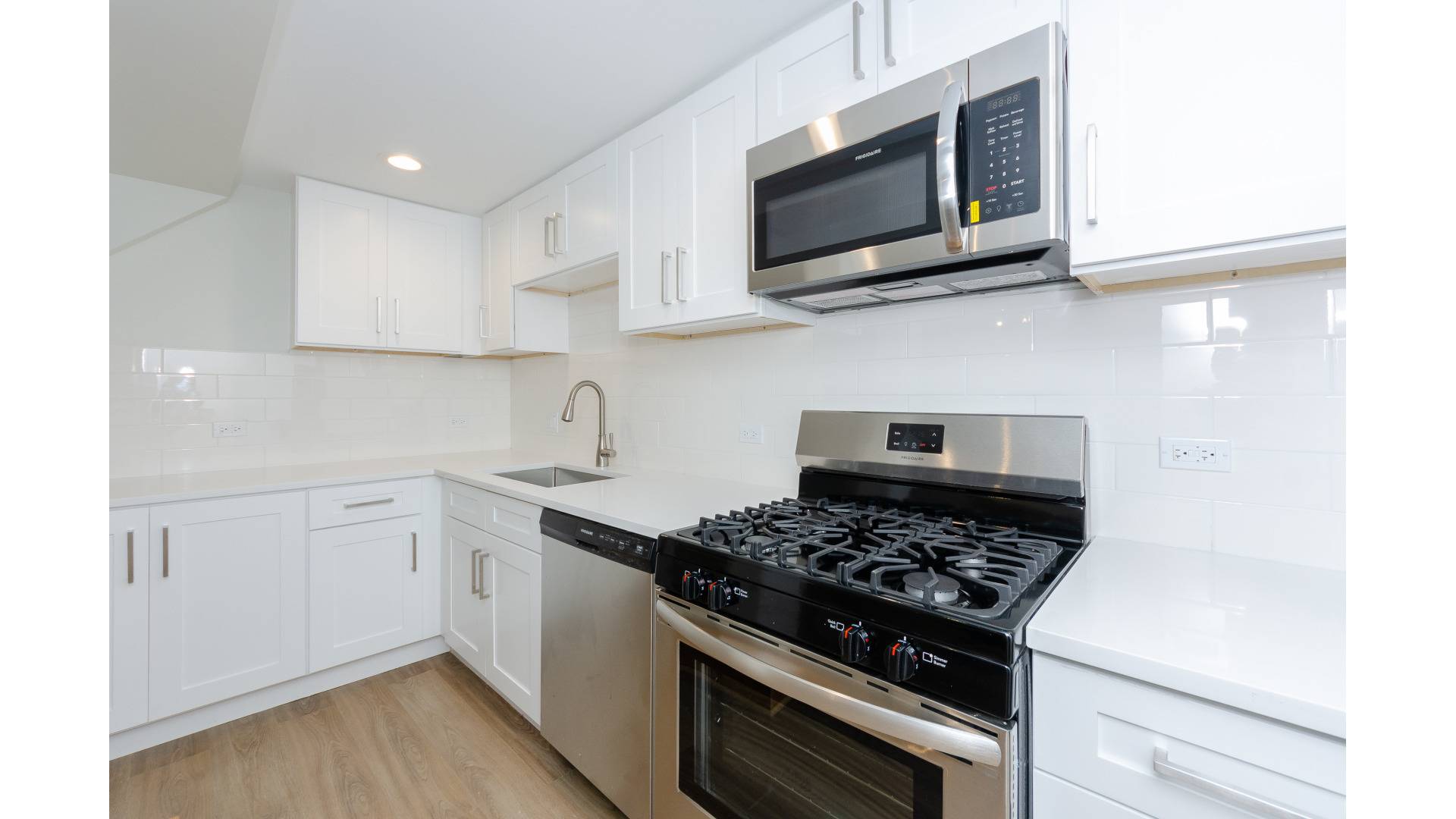 Chicago, IL 60614,944 W Montana Street #GARDEN