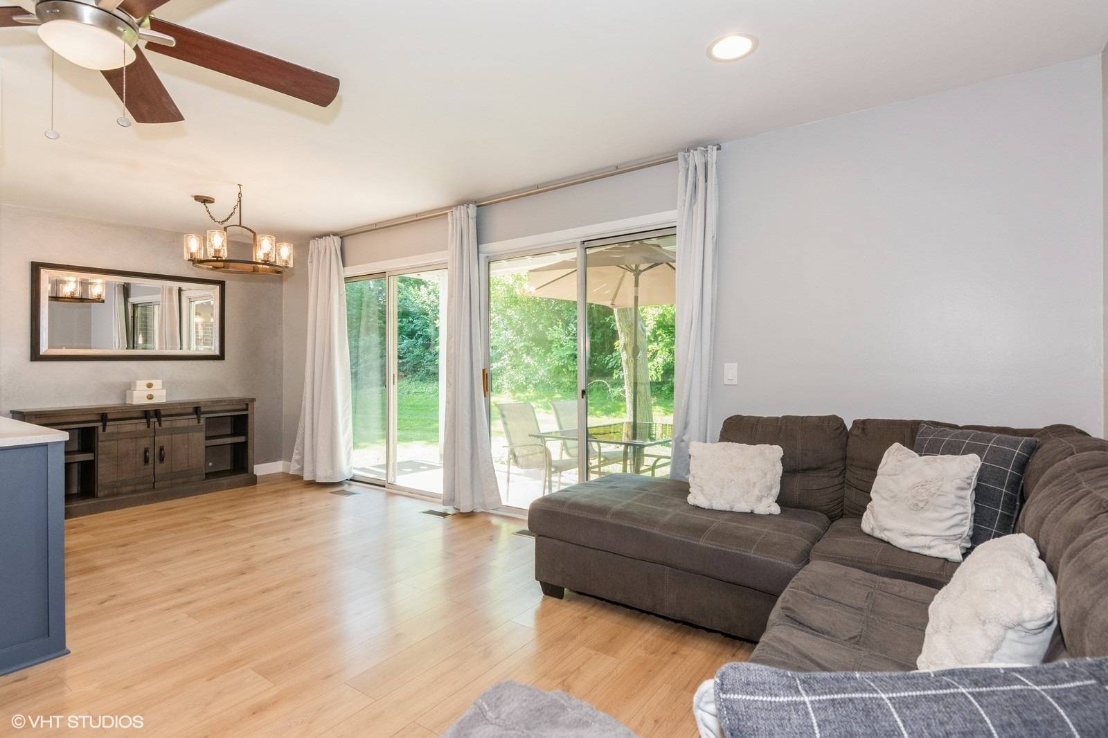 Schaumburg, IL 60193,117 Cleveland Court #N1