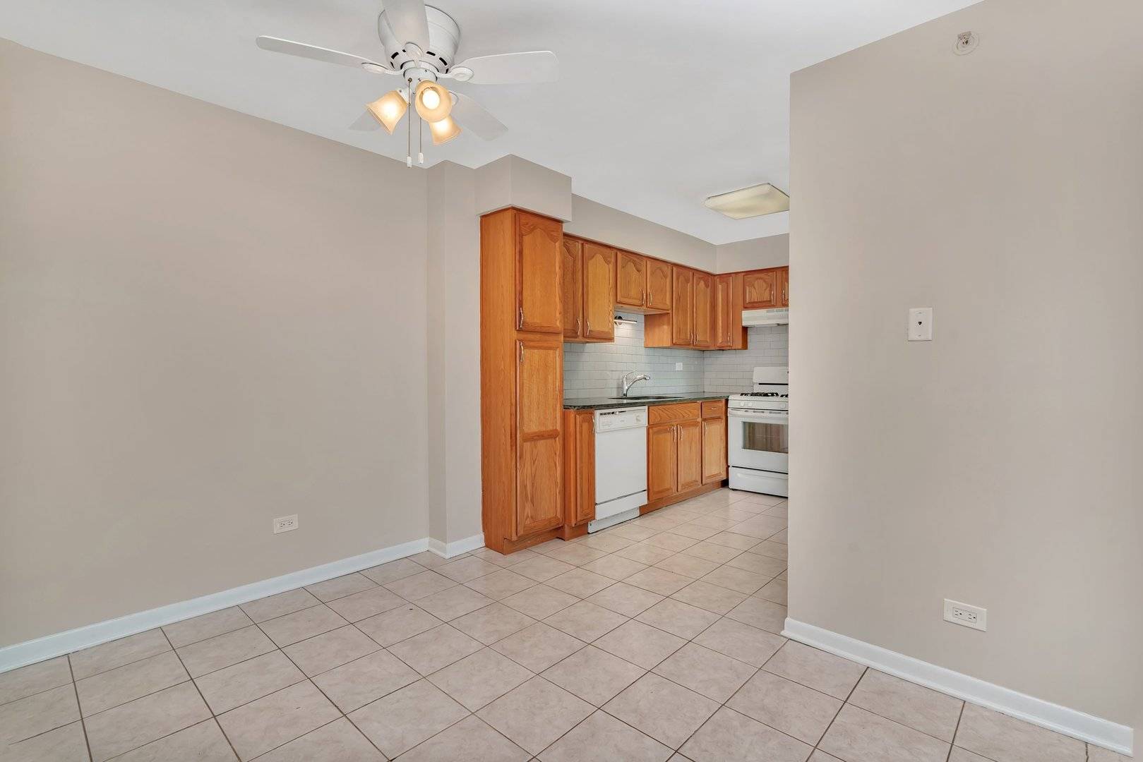 Chicago Ridge, IL 60415,5724 111th Street #3A