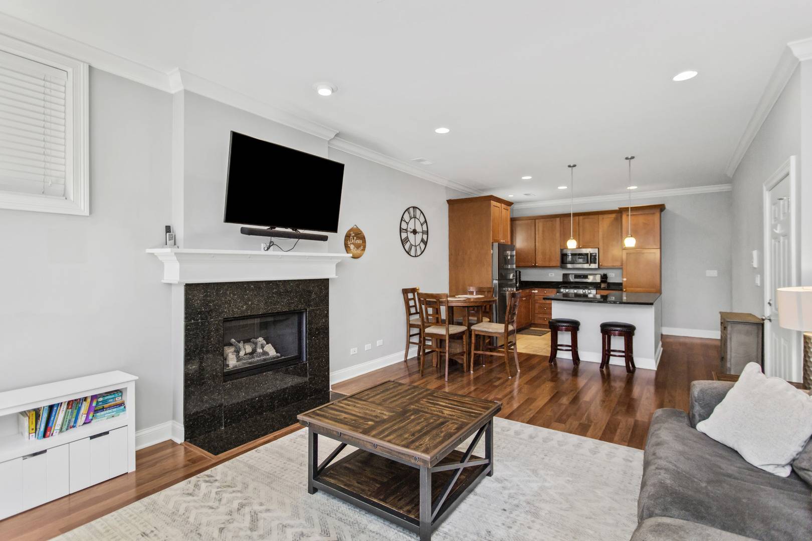 Chicago, IL 60613,3938 N SOUTHPORT Avenue #G