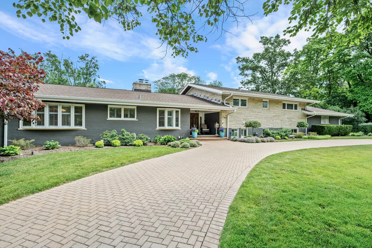 Glenview, IL 60025,301 Crabtree Lane