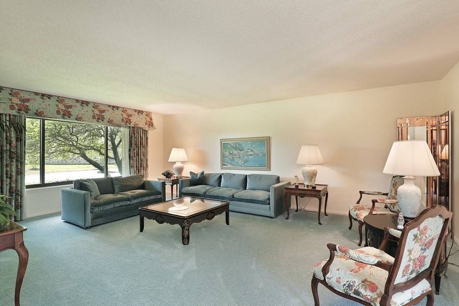 Northbrook, IL 60062,2520 Burgundy Lane