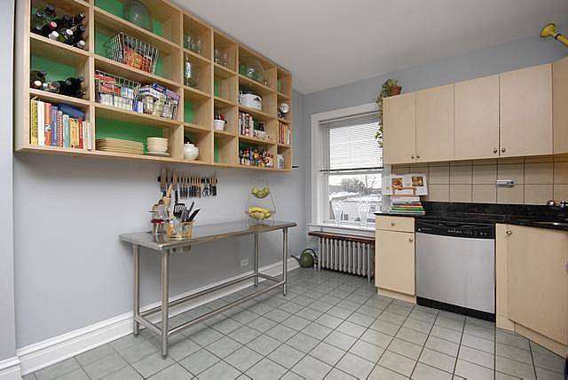 Chicago, IL 60625,3135 W LELAND Avenue #3W