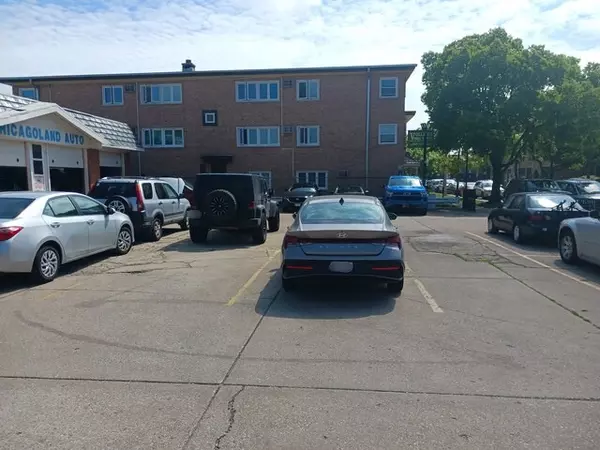 Oak Park, IL 60302,62 Chicago Avenue