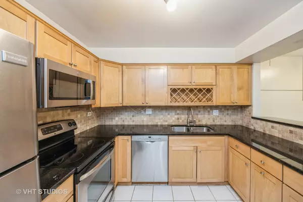 River Forest, IL 60305,414 Clinton Place #302