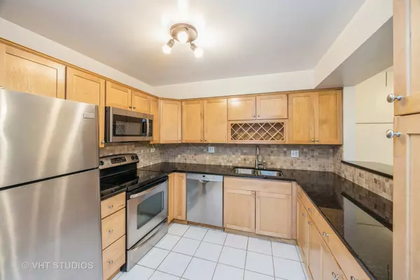 River Forest, IL 60305,414 Clinton Place #302