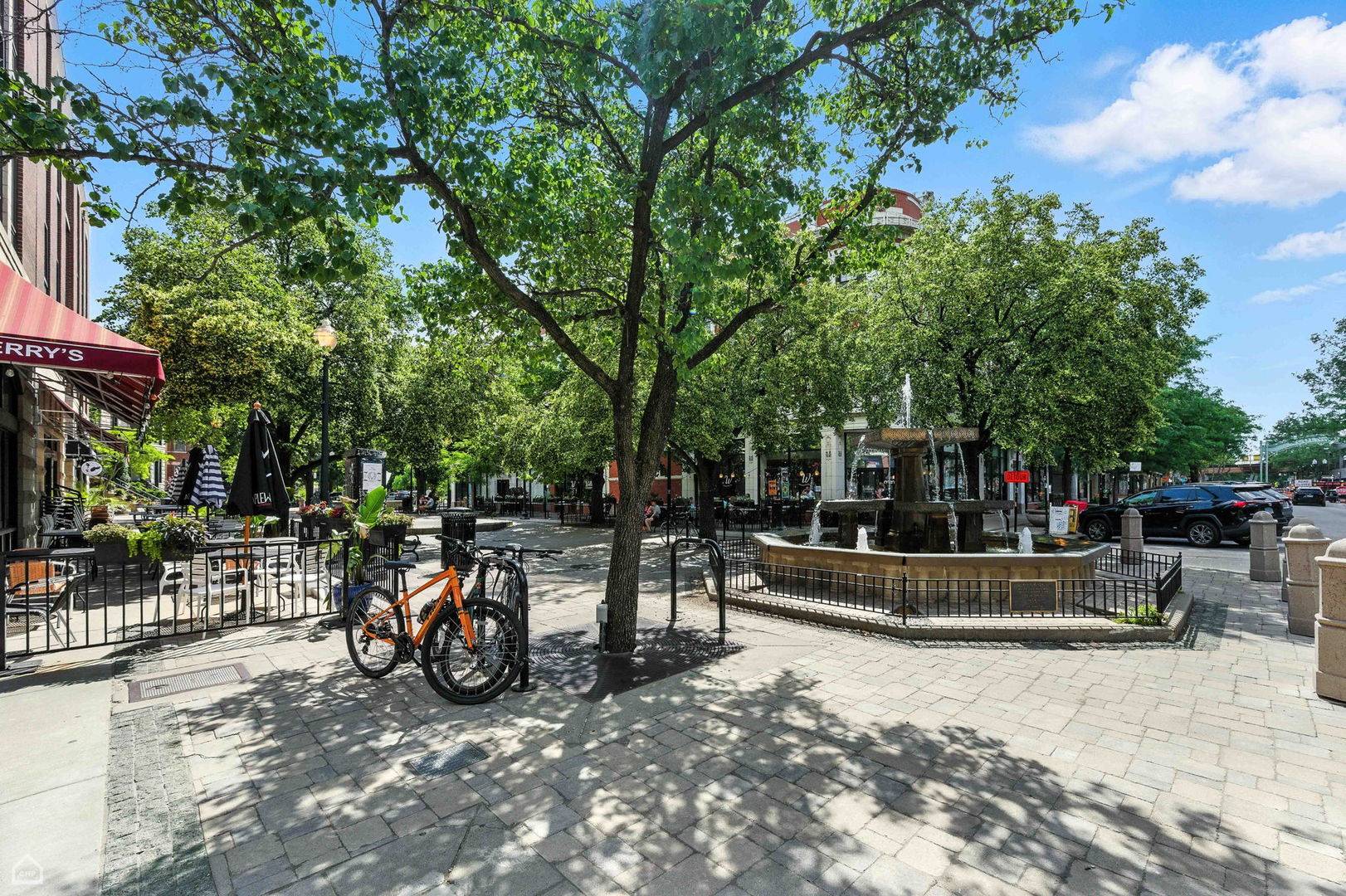 Chicago, IL 60625,4736 N Lincoln Avenue #4
