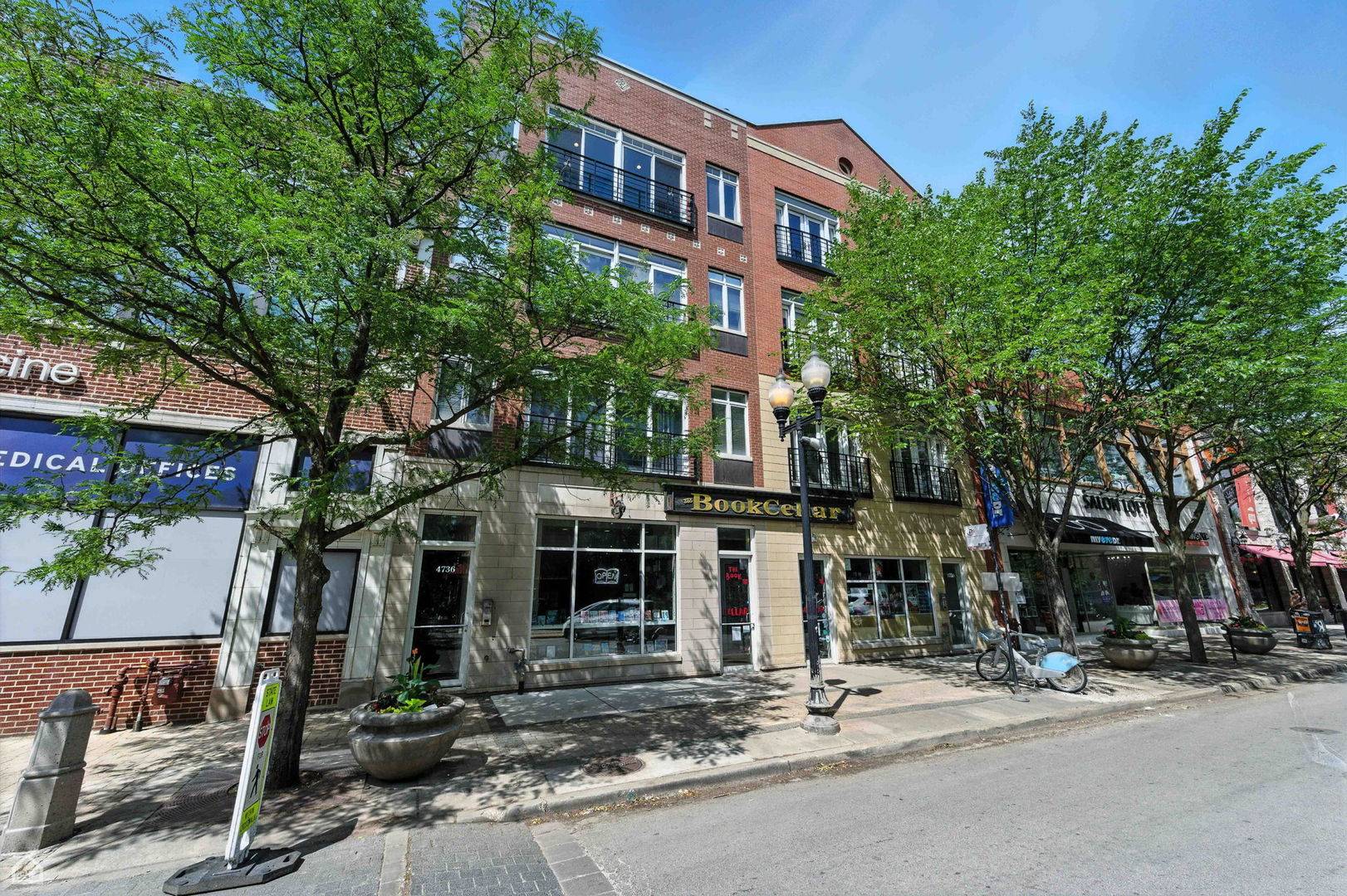 Chicago, IL 60625,4736 N Lincoln Avenue #4