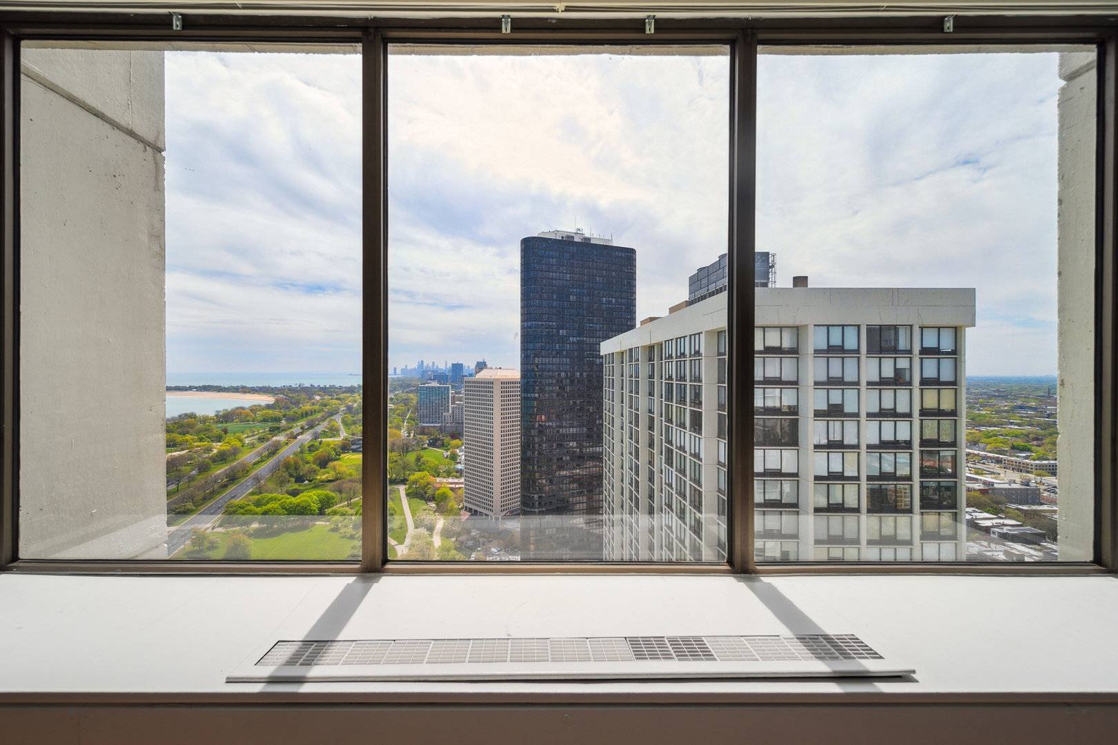 Chicago, IL 60640,5455 N Sheridan Road #3804