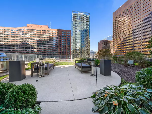 Chicago, IL 60611,240 E ILLINOIS Street #1002