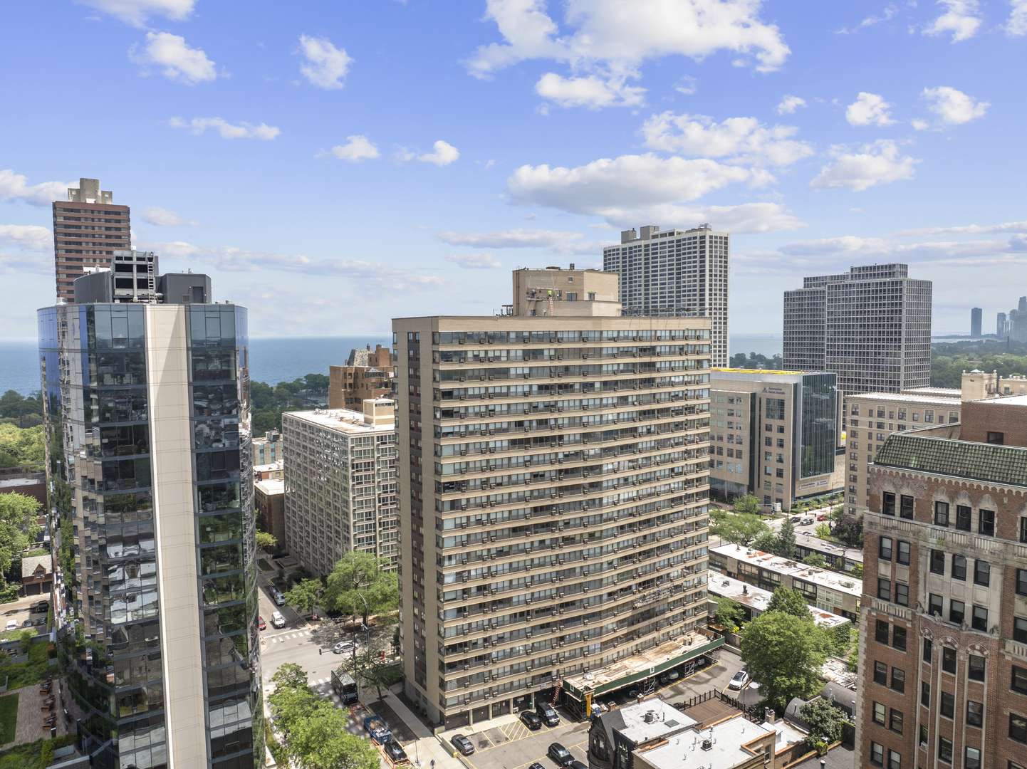 Chicago, IL 60657,2930 N SHERIDAN Road #908