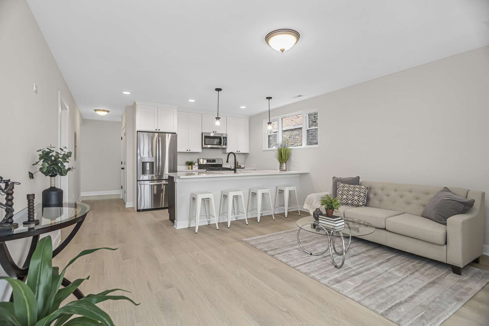 Chicago, IL 60640,5416 N Winthrop Avenue #3R