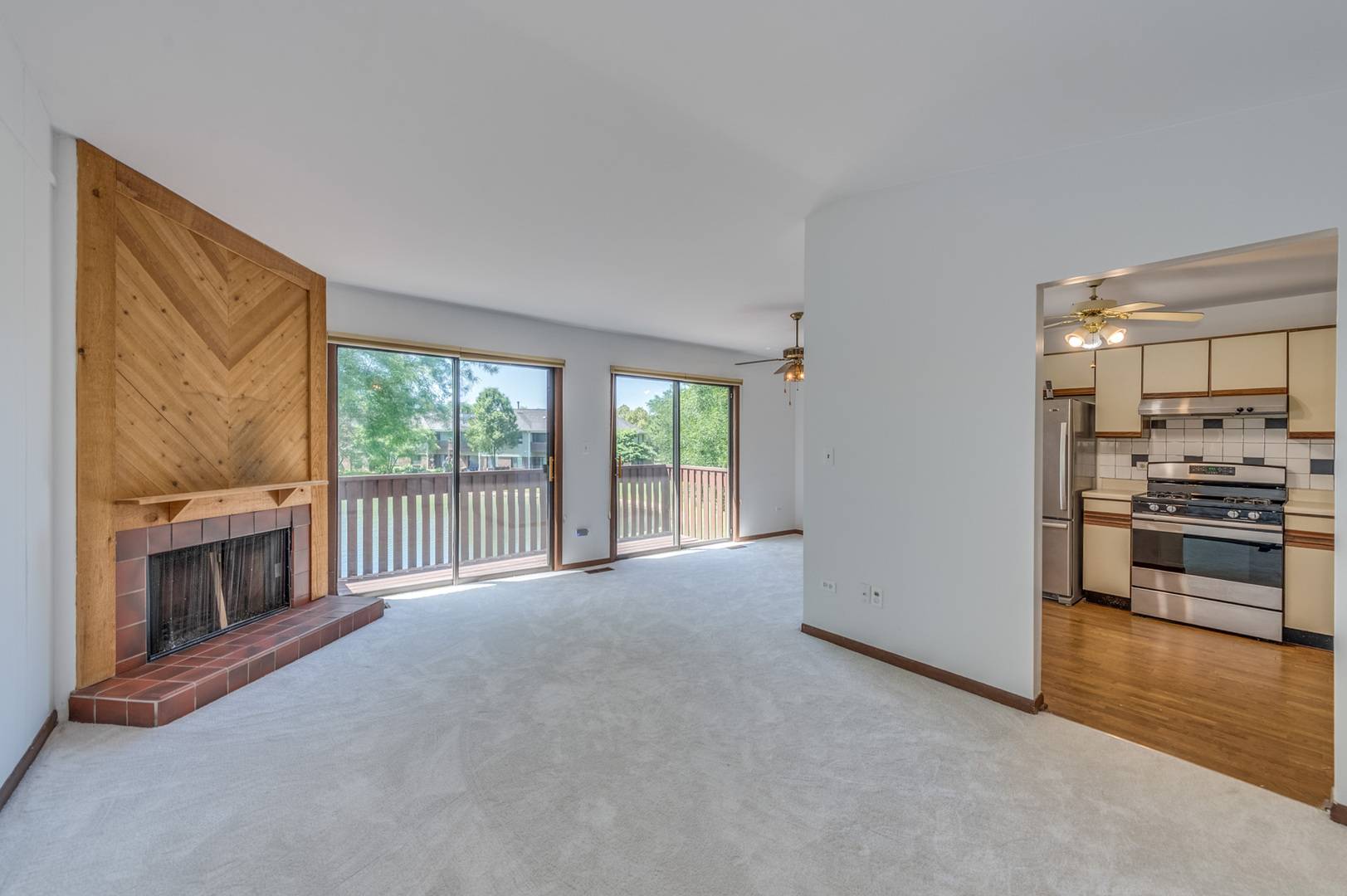 Roselle, IL 60172,907 Cross Creek N Drive #BB2