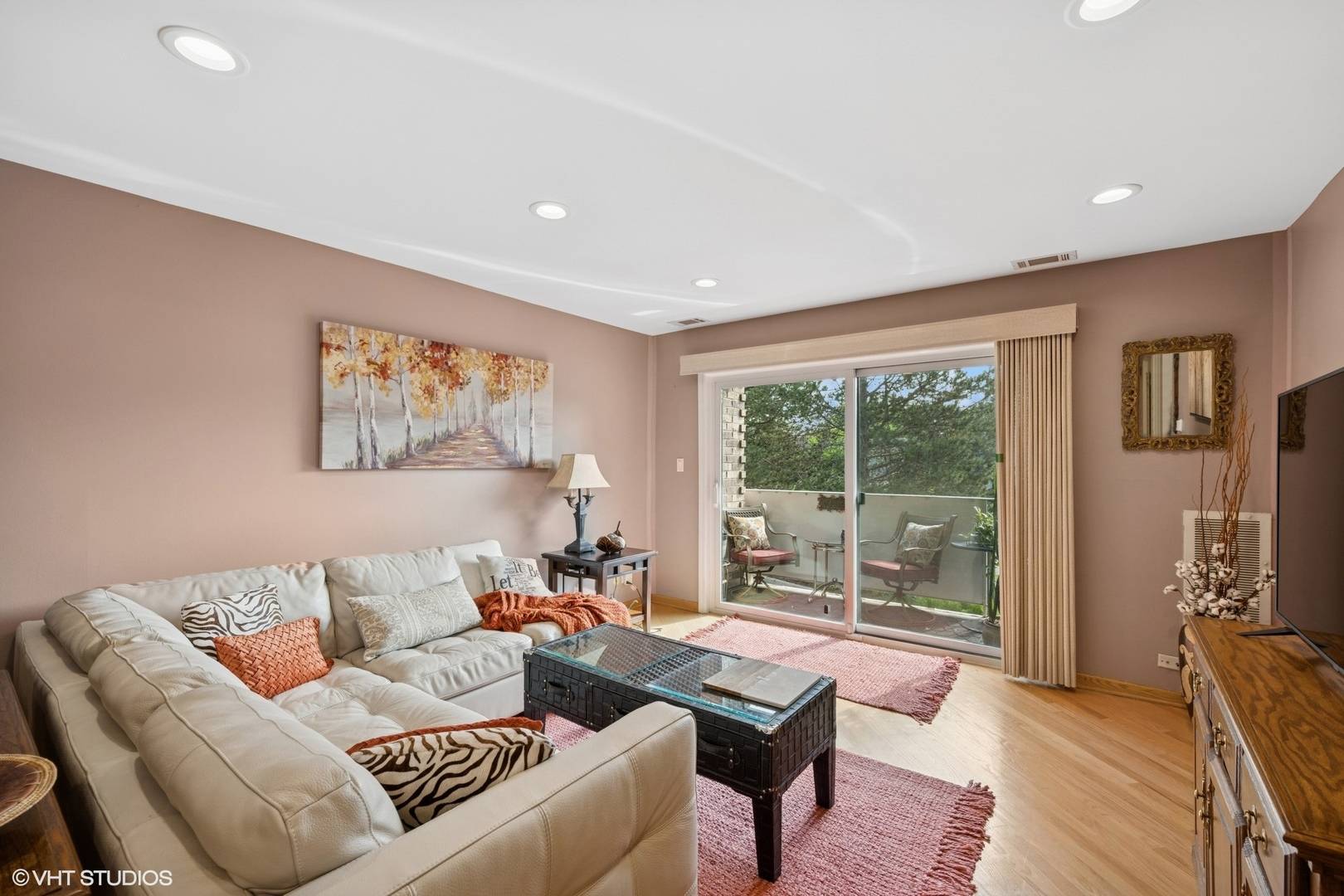 Arlington Heights, IL 60004,3300 N Carriageway Drive #209