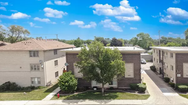 Lyons, IL 60534,4431 Prescott Avenue #2B