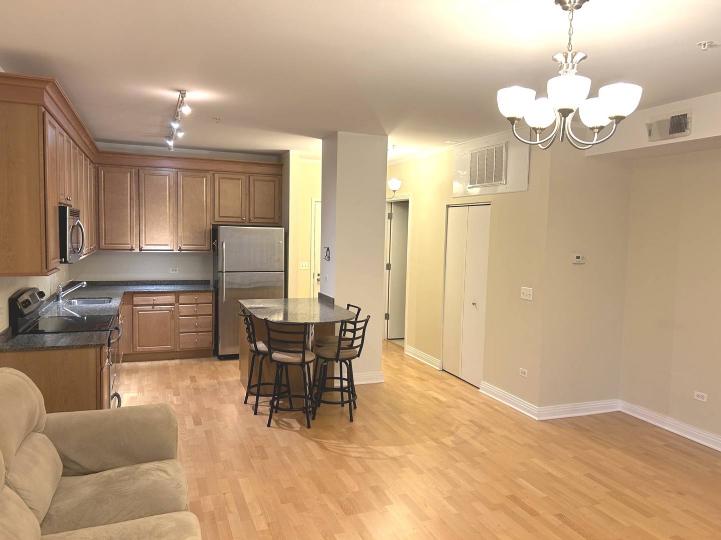 Chicago, IL 60661,565 W Quincy Street #1114