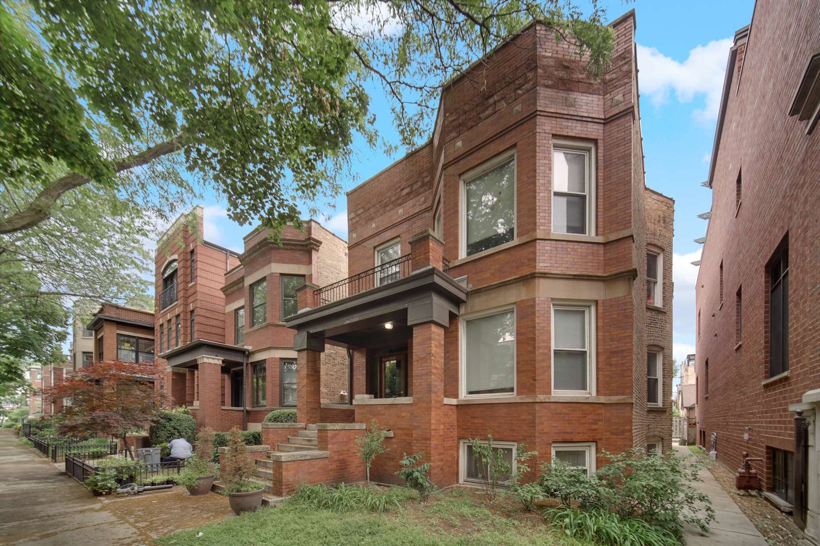Chicago, IL 60657,1240 W Cornelia Avenue #1