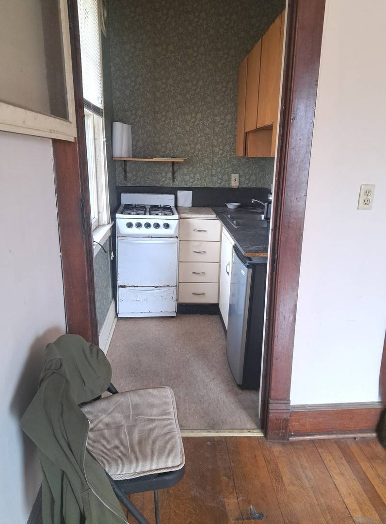 Waukegan, IL 60085,311 N SHERIDAN Road #1N