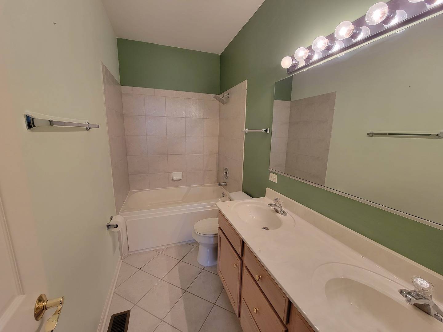 Wheeling, IL 60090,609 PRESTWICK Lane