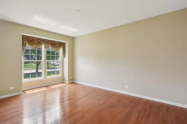 Streamwood, IL 60107,816 Blue Ridge Drive